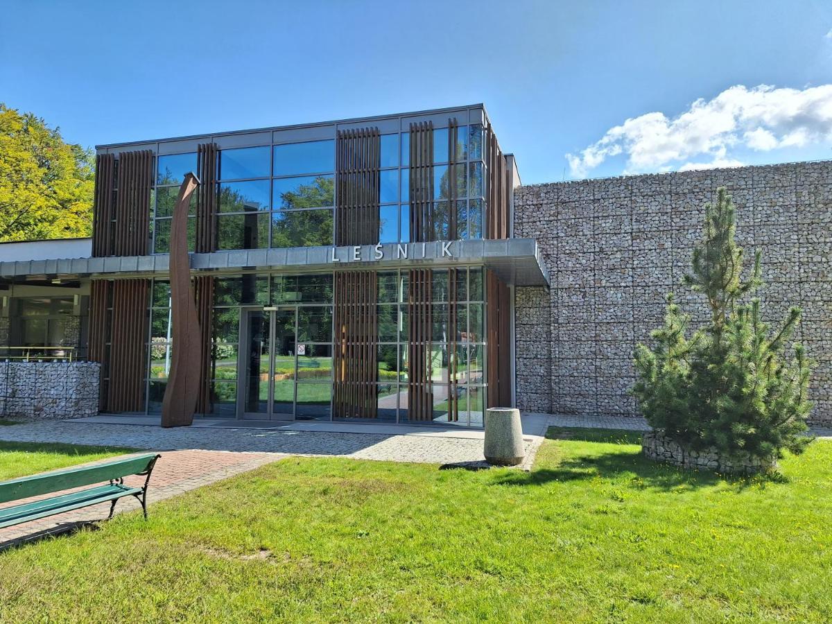 Osrodek Szkoleniowo-Wypoczynkowy "Lesnik" Otel Ustka Dış mekan fotoğraf